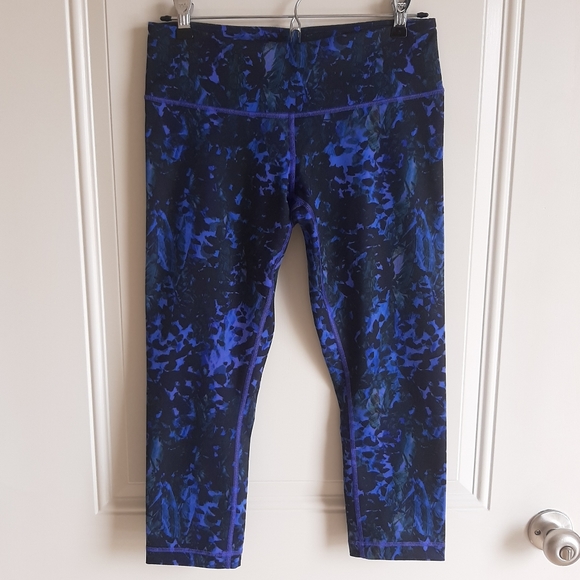 lululemon athletica Pants - Lululemon Floral Sport Wunder Under Crop II Size 8
